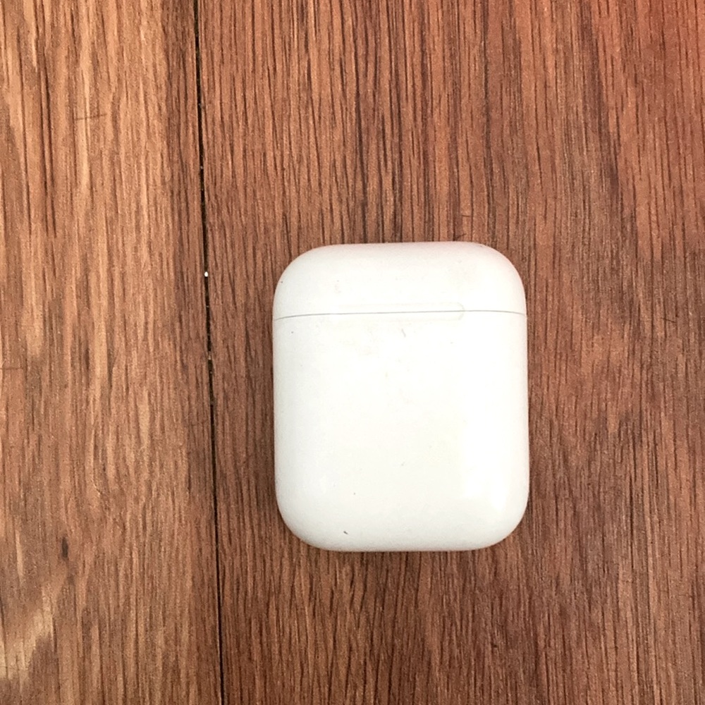 I’m selling these AirPods!